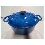 Blue Le Creuset 28 Dutch oven, 7ï¿½ quarts