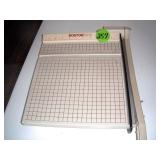 Boston 2512 Paper Cutter