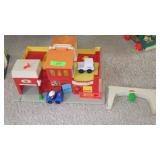 VINTAGE FISHER PRICE PLAY FAMILY VILLAGE W/ ASST.>