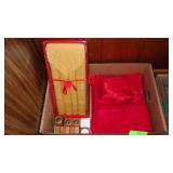 CLOTH TABLCLOTH, NAPKINS, & RUNNER, NIB GOLD>>>