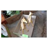 2 VINTAGE CERAMIC GIRAFFE FIGURINES 11