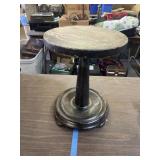 Pedestal stand