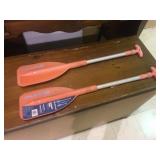 LOT OF 2 OARS