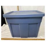 Blue Rubbermaid RoughNeck Storage Tote - 18