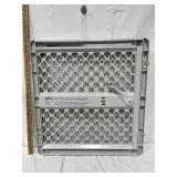 Plastic adjustable baby gate