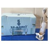 11 - LLADRO FIGURINE 11"T (V31)