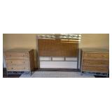 B - WICKER QUEEN HEADBOARD & 2 NIGHTSTANDS (F11)