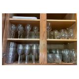 B - MIXED LOT OF GLASSWARE (K1)