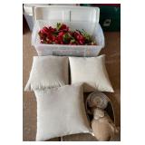 B - HOLIDAY DECOR, TOSS PILLOWS, SCALE (G33)