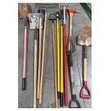 11 - MIXED LOT OF YARD MAINTENANCE HAND TOOLS