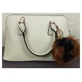 11 - HANDBAG W/ ZIP CLOSURE (G19)