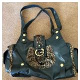 F - GUESS WOMENS HANDBAG (B83)