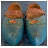 F - DUTCHLAND WOODEN MAIDEN SHOES 12" (W46)