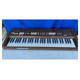 T - CASIO MUSIC KEYBOARD (G333)