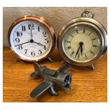 D - LOT OF 2 CLOCKS & AIRPLANE  (L505)