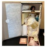 D - JACQUELINE KENNEDY COLLECTOR DOLL(L429)