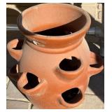 D - TERRACOTTA PLANTER POT (Y7)