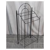 (1) Black Metal Magazine Rack with Fleur-de-lis