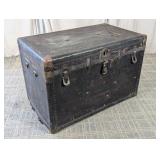 (1) Vintage Steamer Trunk