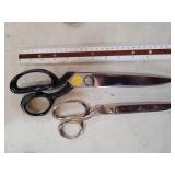 2 Pair Scissors C