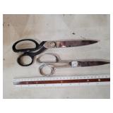 2 Pair of Scissors D