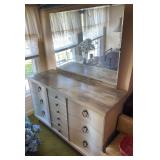 US- DRESSER WITH MIRROR