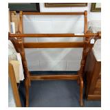 W - CHERRY WOOD QUILT RACK