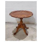 Vtg Pedestal Paw Foot Carved Edge Side Table U12A