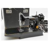 Singer Featherweight Sewing Machine in Case