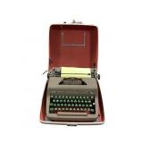 Royal Quiet De Luxe Typewriter w Case