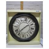 NEW LARGE BATTERY OPERATED CLOCK