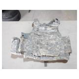 Camo Tactical Vest Sz Med Reg w/Small First Aid Kt