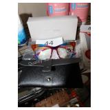 hgiooigh reading glasses +2.50 with case