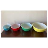 Pyrex nesting bowls - colored - lot of 4