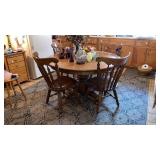 Round Oak pedestal table 54ï¿½ï¿½ diam w/ 4 chairs