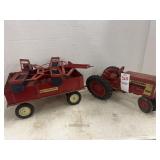 Metal International Harvestor Farmall 404 tractor