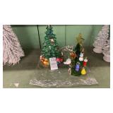 Glass 5 ï¿½ and ceramic 6 ï¿½ Christmas trees