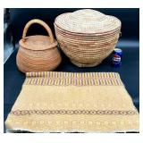 2 Woven Baskets w Lids & Woven Mat