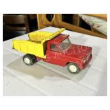 vintage tin Tonka dump truck - 9"  L