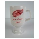 Red Wings Milk Glass Mug With Pedestal