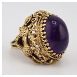 JEWELRY. 14kt Gold and Amethyst Cabochon Ring.