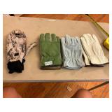 4 pair of gloves/Work/hunting
