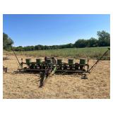 John Deere Model 1250 6 row planter, Hydraulic cylinder