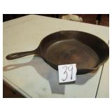 9SKTB MADE IN USA D CAST IRON SKILLET W/FIRE