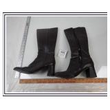 IVANA SIZE 9M BOOT HEELS