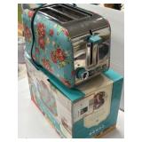 Pioneer woman toaster with box