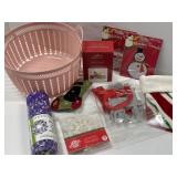 Basket with Christmas decor / crafts