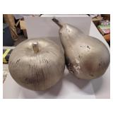 Ceramic Apple And Pear (Pear Damaged)