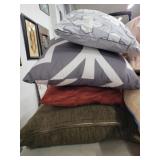 4 Throw Pillows