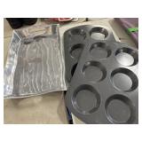 Serving tray and 2 baking trays